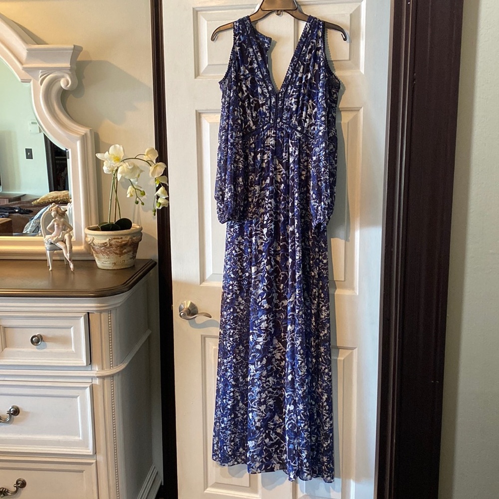 White House Black Market Maxi Dress. Long sleeve and in great condition.